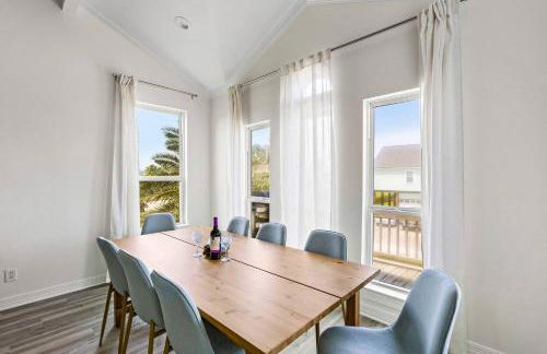 Palms & Pelicans - Photo 5