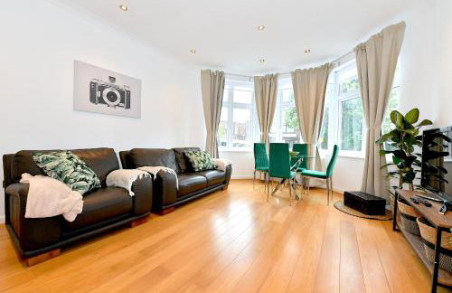 Hendon Escape Luxury Apartment with En-suite Bath - Photo 7