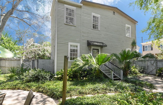 Artist's House Upper Apt Walk to Forsyth - Photo 33