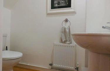 2 Ensuite beds house, sleep 4 With free parking, Self Check-in, and Close link to London, Zone 6 - Photo 25