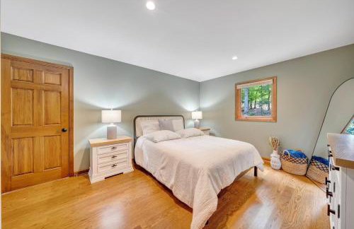 Private Lakefront Oasis - 5 Bedroom, Private Dock, & Firepit - Foto 14