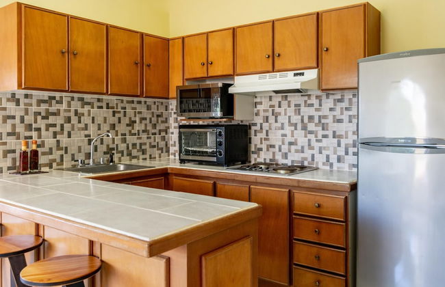 Birds-eye view of the ocean in nicely priced unit on top floor in Flamingo - Photo 6