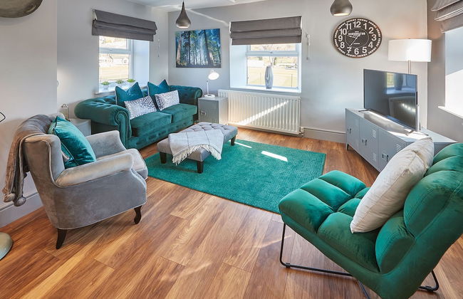 Host Stay No 9 Victoria Road - Photo 1