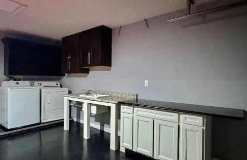 Modern 4BR 2BA with pool in gated community - Foto 44