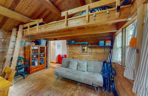 Lazy Lumberjack Lakeside Cottage - Photo 8