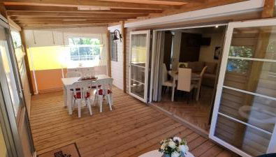 Mobile home avec terrasse et piscine. - Foto 3