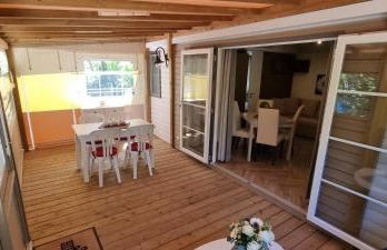 Mobile home avec terrasse et piscine. - Foto 3