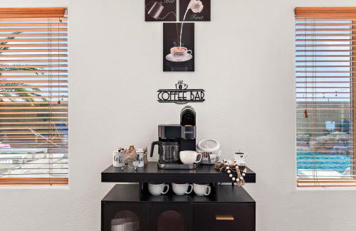 Serenity Splash Upscale Stay Pool Game Lounge - Foto 22