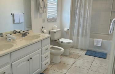 Private Bayfront Beach House with Dock, Steps to Beach and Restaurants - Foto 11