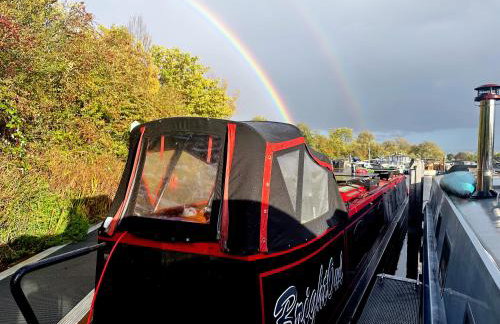 BrightOwl Waterside Narrowboat Cottage Experience - Foto 41