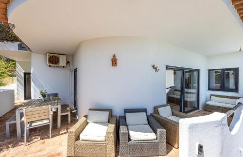 CoolHouses Algarve, Luz, 3 Bed villa, 1 bed studio, heated pool & jacuzzi, sea views, Casa Pequena - Foto 28