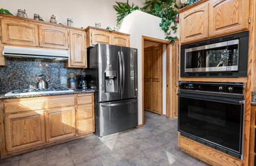 North Shore Lakefront - Spacious Lakefront with Hot Tub, & Game Room - Foto 10