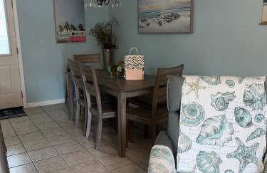 Beach access close to Walmart, Bowling,skating and Game room - Photo 3