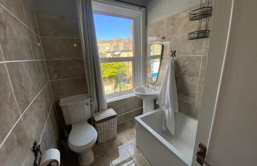 Peaceful Coastal Apartment - Foto 30