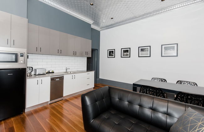 Bespoke On Main - Photo 6