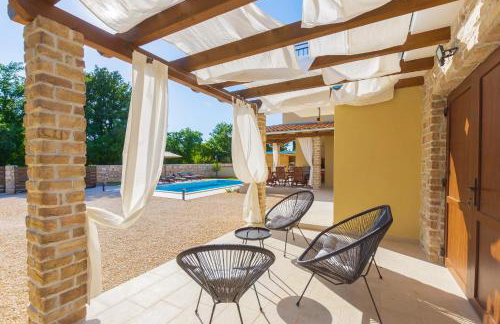 Villa David - luxurious secluded villa with a heated pool - Foto 40