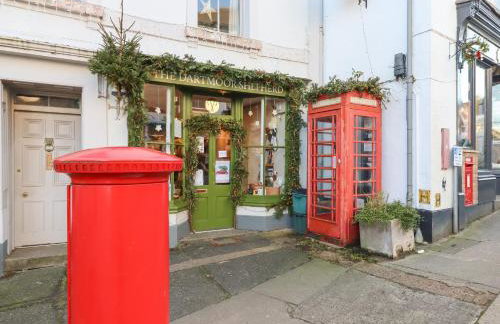 The Cottage on The Square - Photo 37