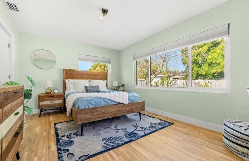 Visit Nonna's Beach Cottage & Enjoy the Sunshine with a Short Walk to the Beach! - Foto 14