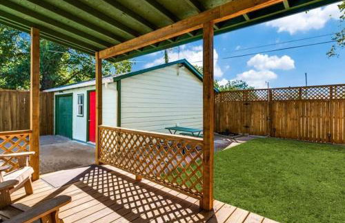 Stockyards! Less than 3 mins-Sleeps 8 -Gable House - Photo 12