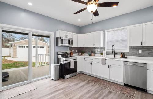 Hot Tub N64 Mins to Downtown Sleeps 8 - Foto 23