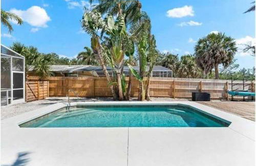 Blue Lagoon Hideaway 3BR Coastal Chic Retreat - Photo 58