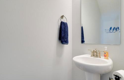 Modern Family Home in Hampstead with Patio and Grill! - Foto 9