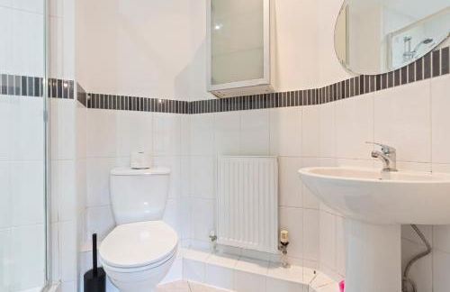 Cozy 2bed flat with free parking near Willen Lake in Milton Keynes - Foto 9