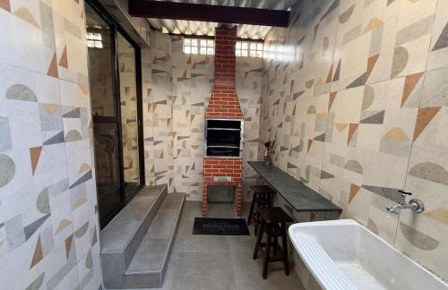 TRIPLEX piscina churrasqueira lava e seca Wi-Fi e 2 TVs em Condomínio com 90m2 no centro de Ubatuba - Foto 26