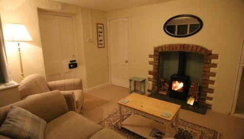 Underdean Lodge - Photo 2