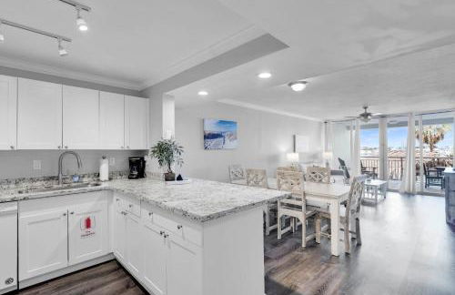 Aruba - Downtown Waterfront 2x2 Dock & Pool Pet-Friendly - Photo 10