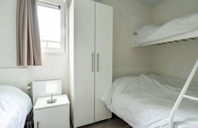 Well-kept Chalet on the Water - Foto 2