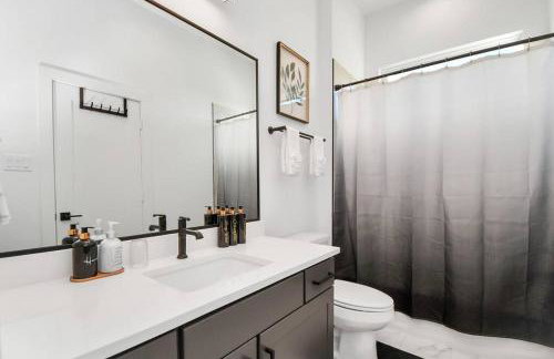 BlissHaven Luxe & Spacious in Downtown Houston with Soaking Tub ,Rooftop and free Parking - Foto 27