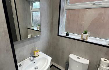 Cosy 2-bed flat, great location - Foto 8