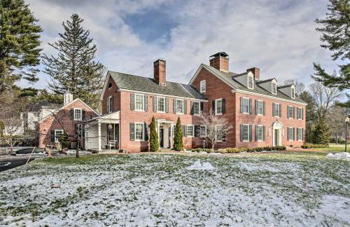 Spacious Estate with Courtyard 2 Miles to Downtown! - Foto 1