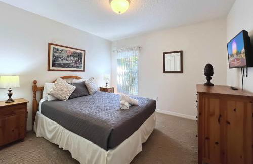 Lovely Lakeside 4-Bed Pool Home at Villa Sol-3125 - Foto 26