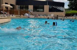 Cottage avec Parking gratuit - piscine et jeux - Foto 17