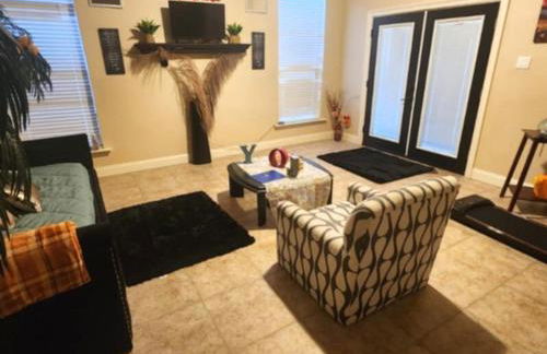 Private Pet-Friendly 2BR Suite with Movie Theater & Pond View and Access - Foto 8