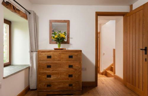 East Trenean Farm Cottages -4 Luxury Cornish Cottages sleeping 20 with hot tubs, private gardens, rural views and EV facilities - Foto 30