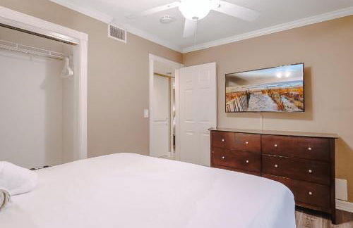 AWESOME 3BR 1 Block To Ocean Fast WIFI C1 - Photo 31