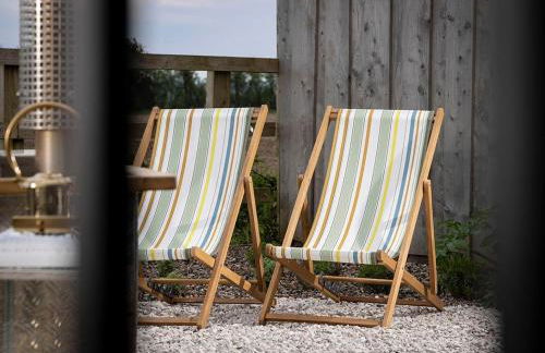 Luxury Shepherd hut with hot tub - Photo 22
