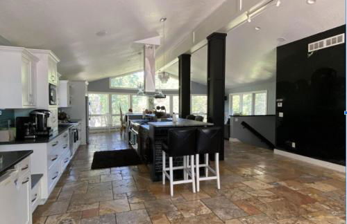 Large Recreational Retreat - Foto 4