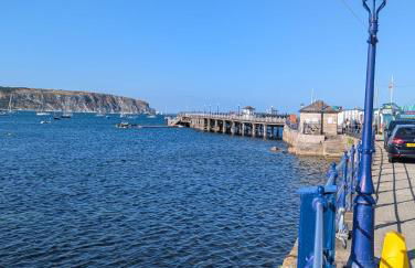 5 The Lookout - 2 bed apartment with parking, balcony & sea views - Photo 19