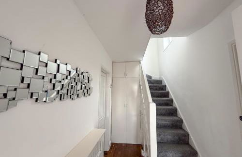 Bassetts House - Spacious! - Sleeps 7 - Close to PRUH Hospital - Free Parking - Photo 19