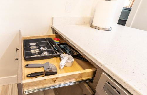 Boutique 1BR Condo - Walk to Memorial Stadium - Historic Hayward Place - Foto 20