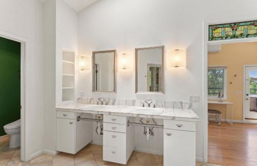 Heart of Cherry Creek Group Retreat Hot Tub - Foto 47