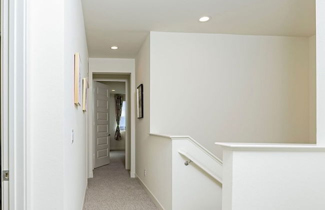 Luxurious Ontario Townhouse Ideal Family Retreat - Photo 52