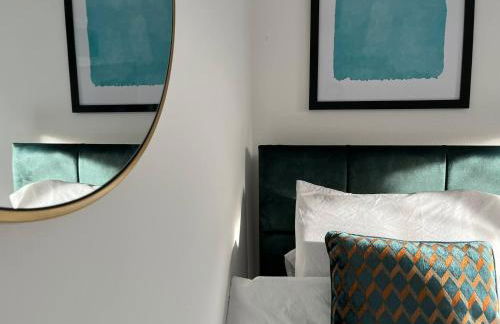 Restful Riverside Home - Foto 13