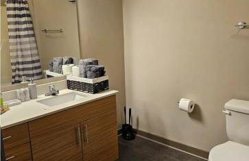 Uptown Stay and Adventures with Pool, Bars & Shops - Photo 4