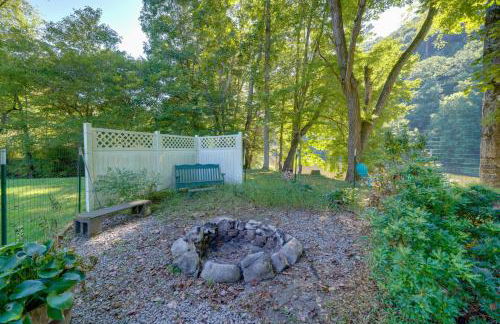 Riverfront West Virginia Cabin with Screened-In Deck - Foto 32