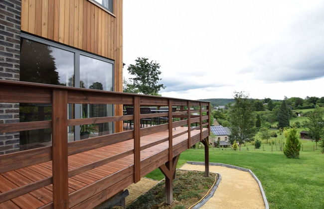 Superb Villa With a Large Garden - Photo 26